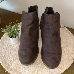 Universal Threads Brown Suede Ankle Boots